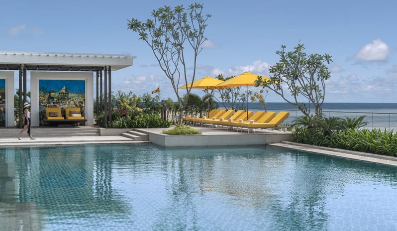 Swimming pool - side angle